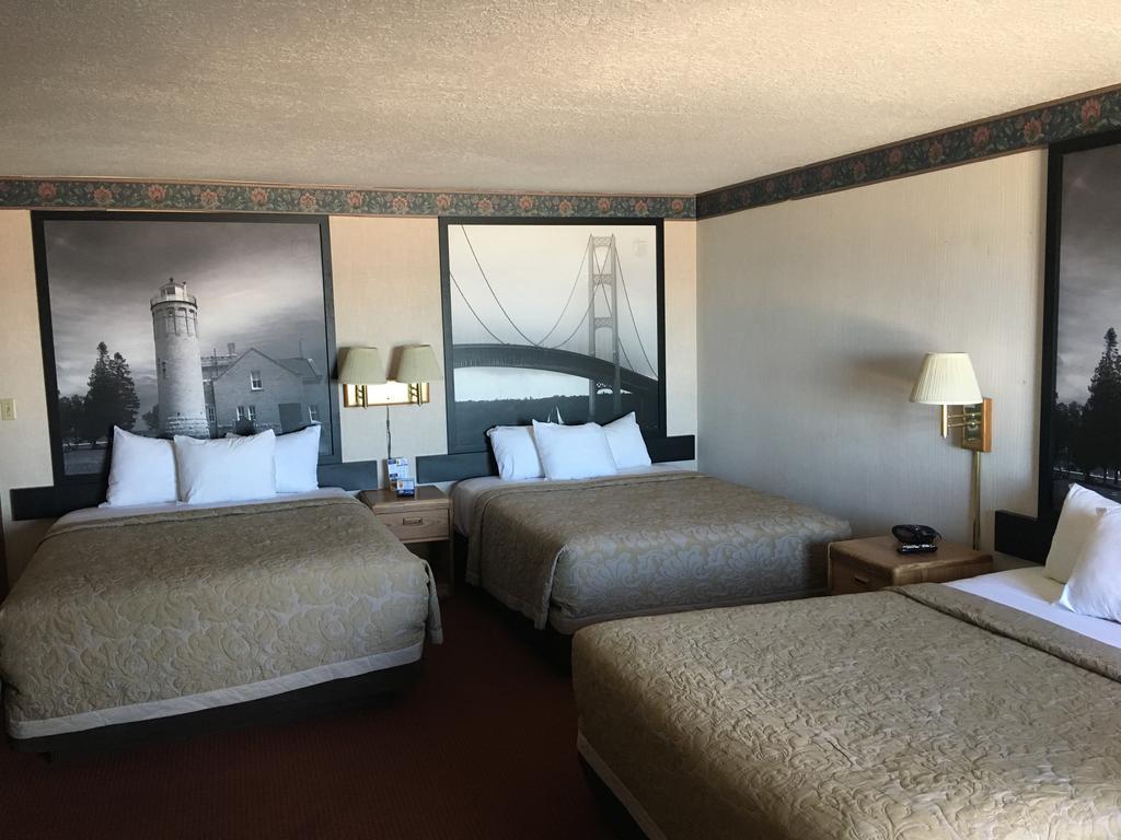 Super 8 Beachfront By Wyndham Mackinaw City, Mi Exterior foto