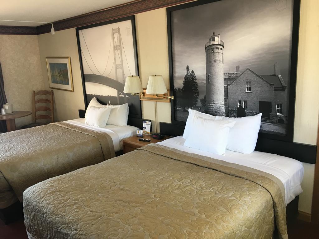 Super 8 Beachfront By Wyndham Mackinaw City, Mi Exterior foto