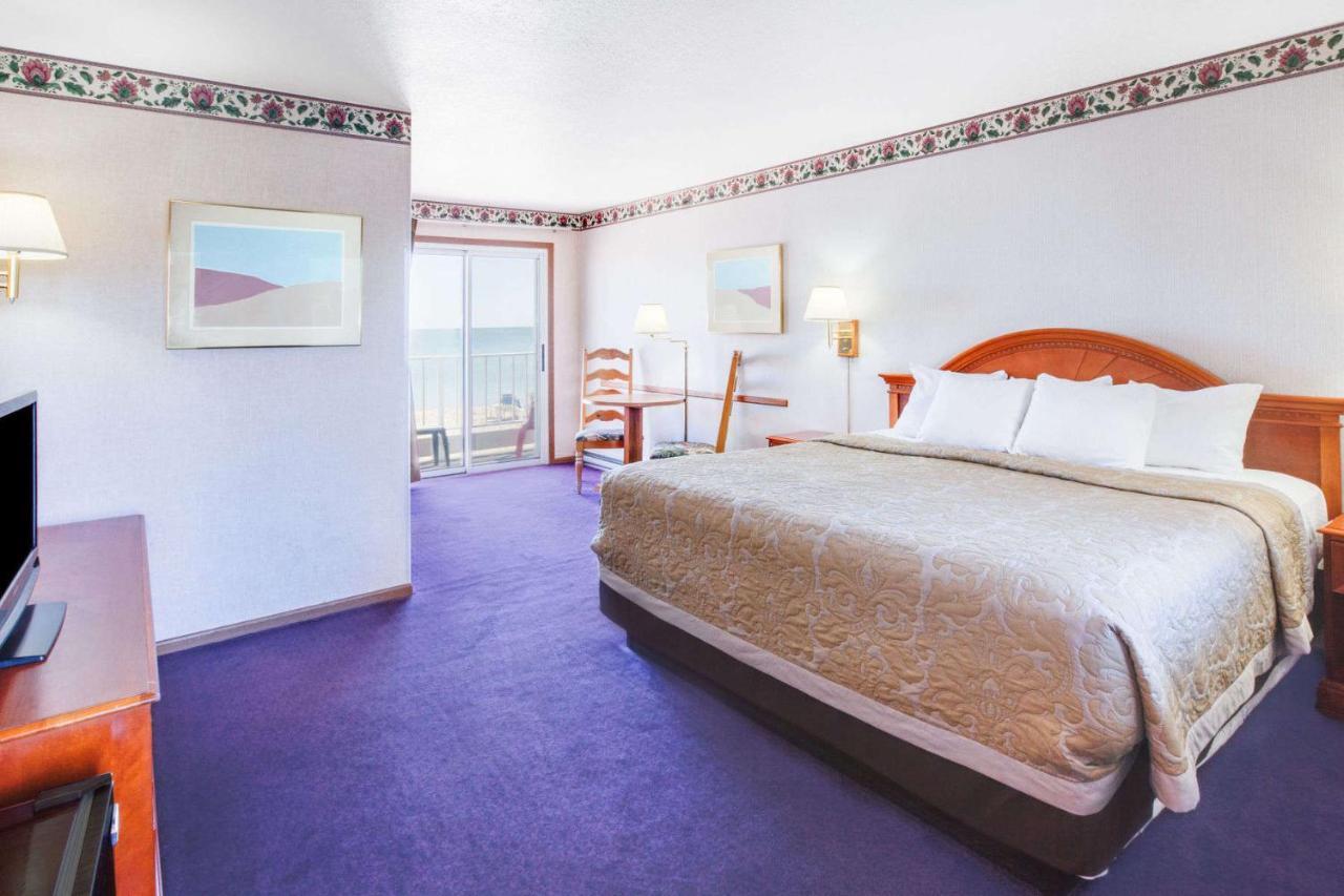 Super 8 Beachfront By Wyndham Mackinaw City, Mi Exterior foto